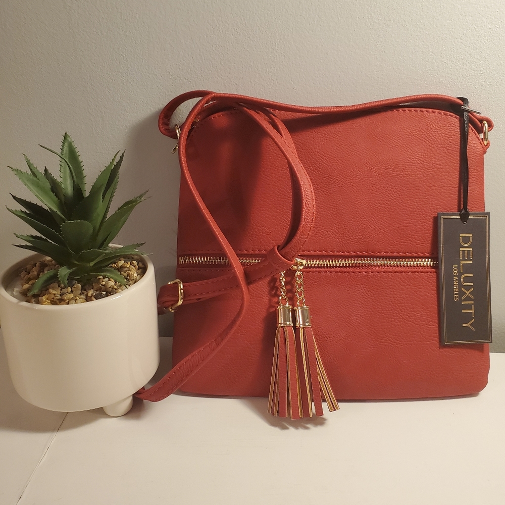 NWT Deluxity Los Angeles Crossbody Purse